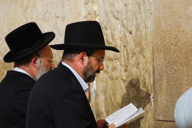 Momento para la oración en el Muro