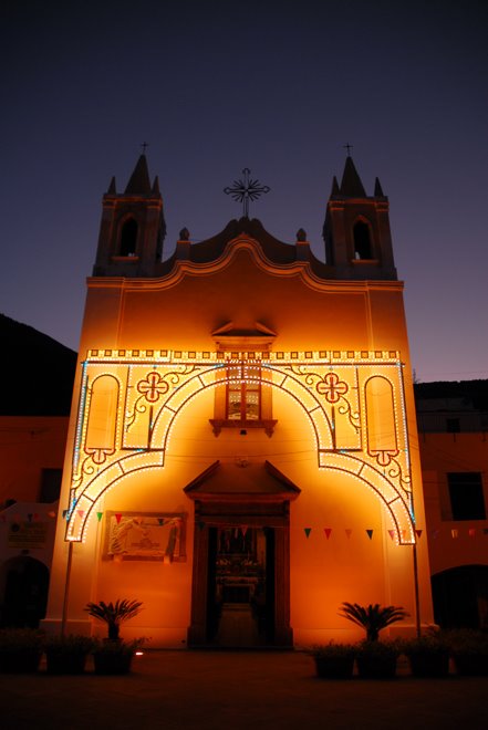 Catedral en Santa Marina, en la isla de Salina