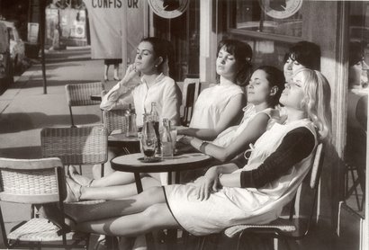 [robert_doisneau_les_coiffeuses_au_2.jpg]