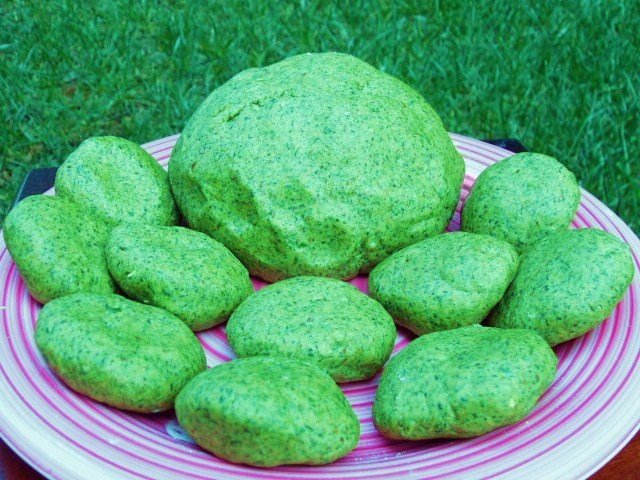 [spinach_roti1.JPG]