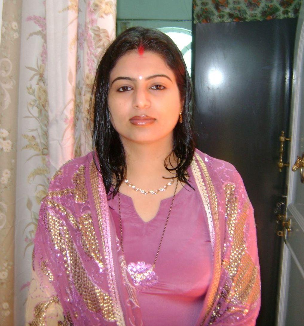 Andhra saree aunty nude images | Saree petticoat mai nangi 