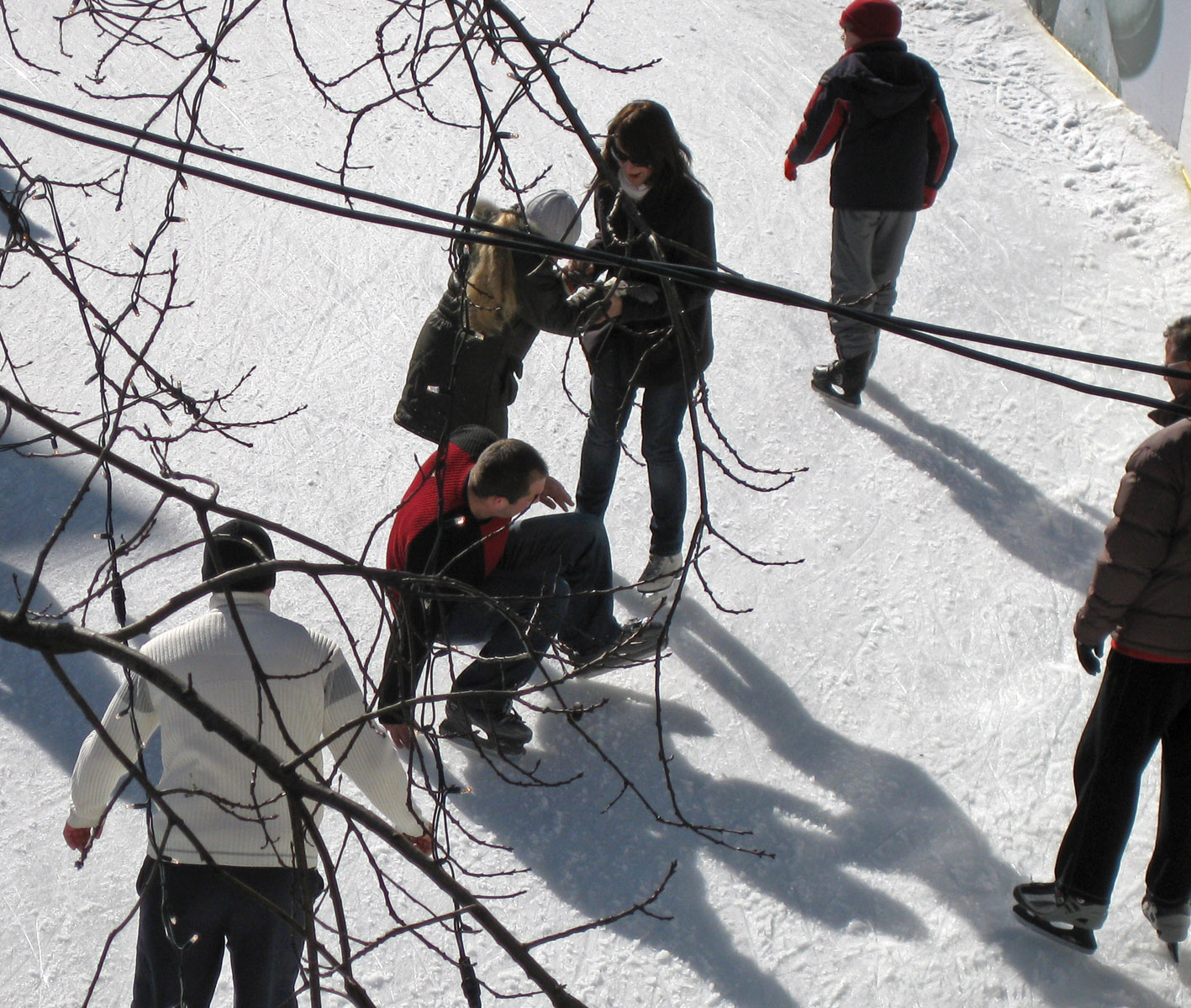 [iceskating+falling.jpg]