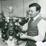 Frank Lazzaro creating a Tropiary Fruit Tree at The White House
