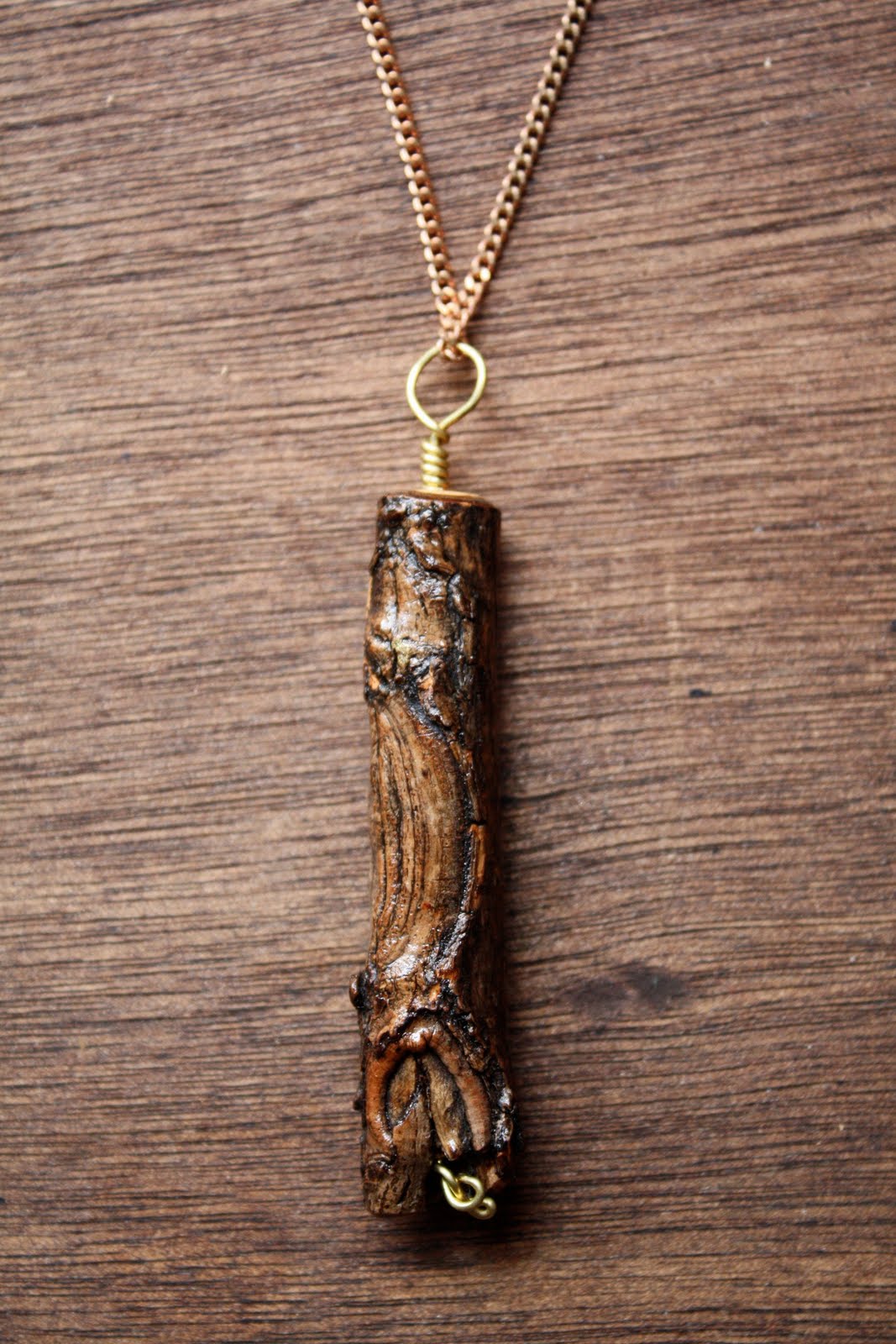 [twig+necklace-2+oak.JPG]