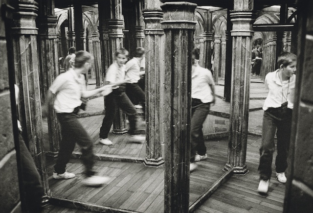 Hall-of-mirrors-Prague.jpg