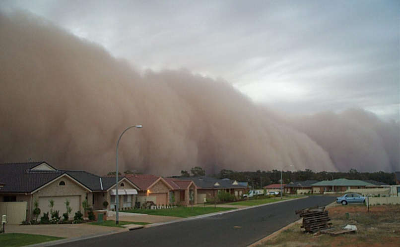 [huge-sand-storm-approaching-neighborhood.jpg]