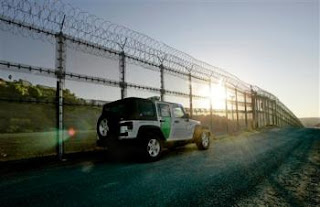 US/mexico border fence almost complete