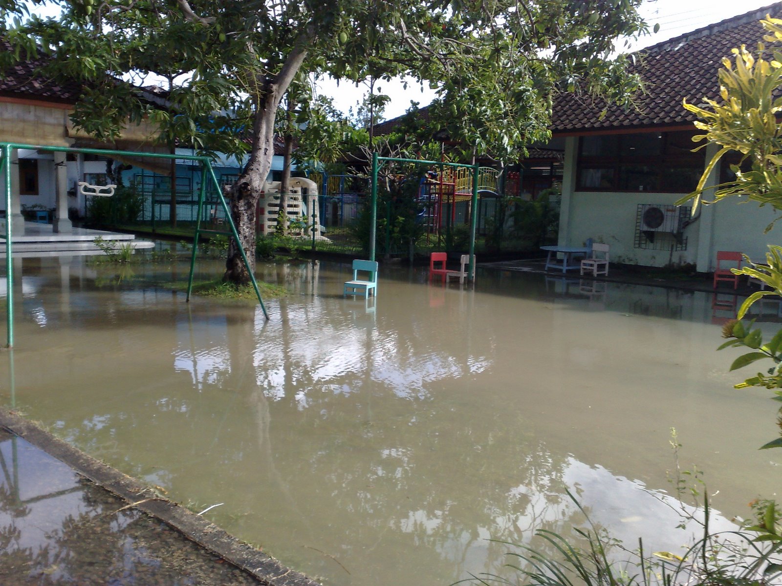 [Aula+banjir.jpg]