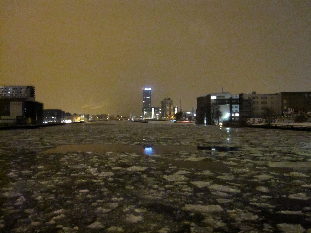 [Germany+0210+04_spree_ice.JPG]