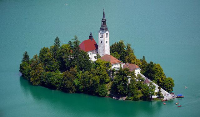  جزيرة  سلوفينيا Bled+Island+in+Slovenia+%25281%2529