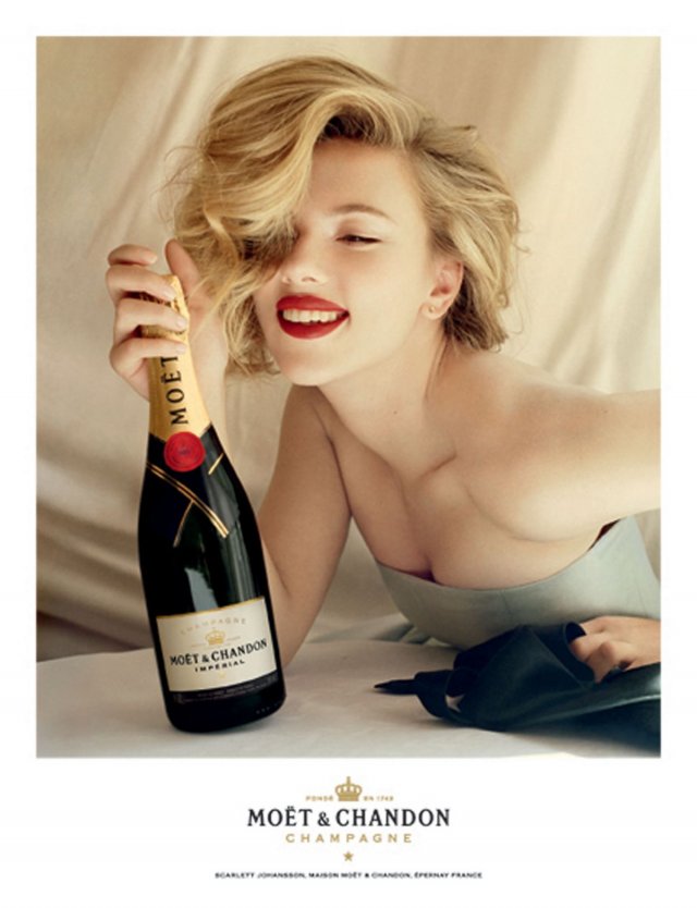 Quelle valeur accorder à un jugement personnel ? Scarlett+Johansson+in+“Moet+and+Chandon”+2011+Ad+Campaign+%282%29