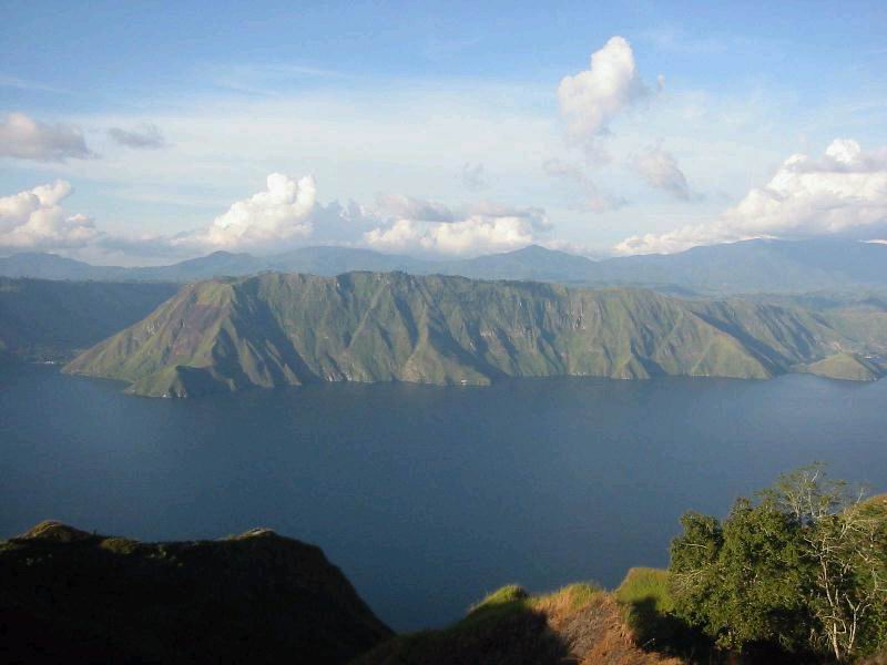 VARIETY OF INDONESIA: Visit Lake Toba, the Largest Lake in ...