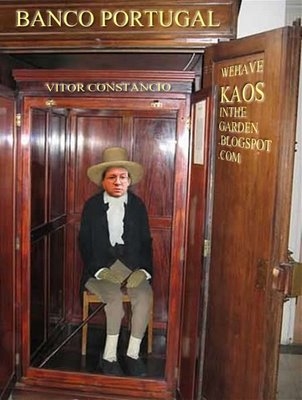 [Vitor+constancio+cofre.JPG]