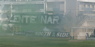 Antes do ínicio da partida e mesmo durante o jogo, os South Side Boys foram incansáveis no apoio à equipa. Presentearam os adeptos do Farense com uma ruidosa e colorida coreografia alusiva ao Centenarium