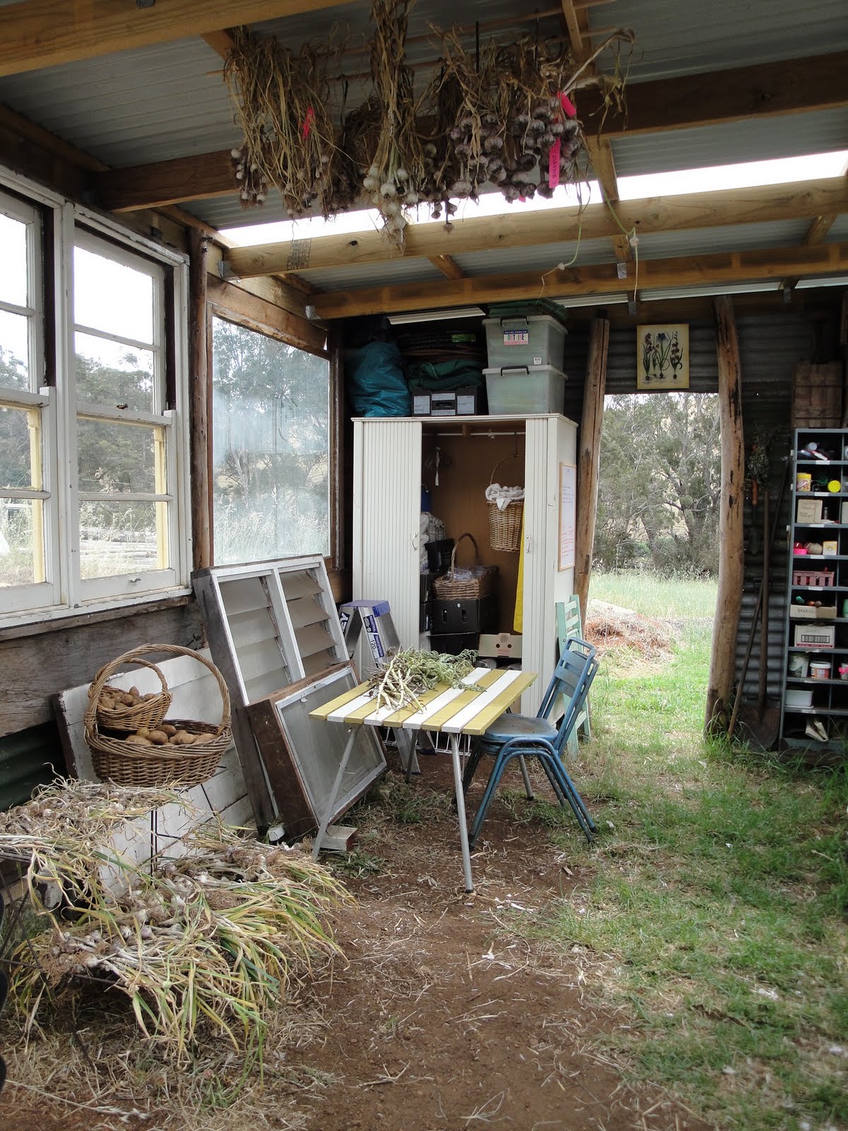 [potting+shed09.JPG]