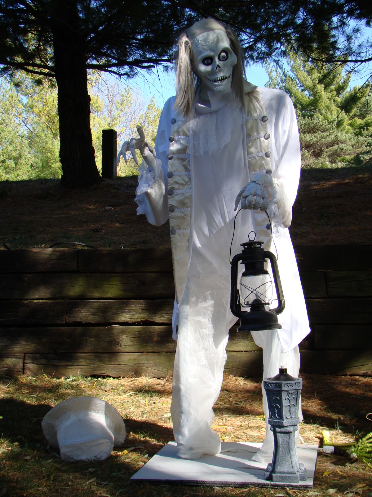 The Zombie Hollow Hatbox Ghost
