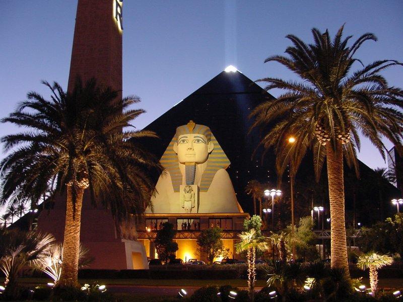 [las_luxor.jpg]