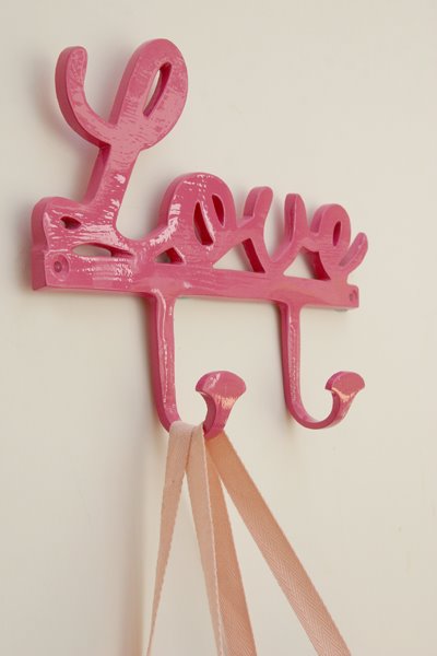 [love_coat_hooks.jpg]