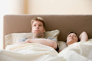http://1.bp.blogspot.com/_HZC_5_LzBII/SrFl6whqNAI/AAAAAAAAADE/gsgtitm-kLs/s320/man+in+bed.jpg