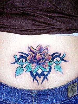 lower back tattoo whit rose tattoo designs combinated whit black tribal ang