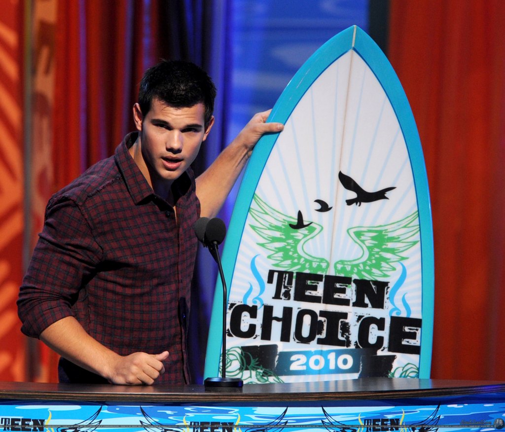 http://1.bp.blogspot.com/_HbwmPrNYW-k/TF9_G28AAwI/AAAAAAAAAi8/w_Ao_KSHtZ0/s1600/teen+choice+taylor-2.jpg