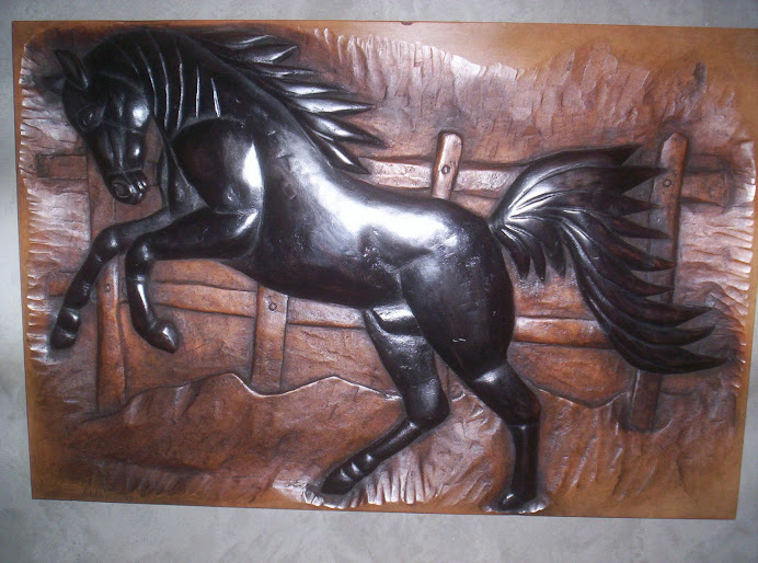 Caballo azabache tallado en madera