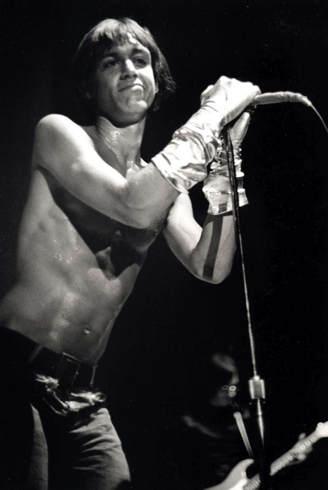 [iggy_pop_smirking.jpg]