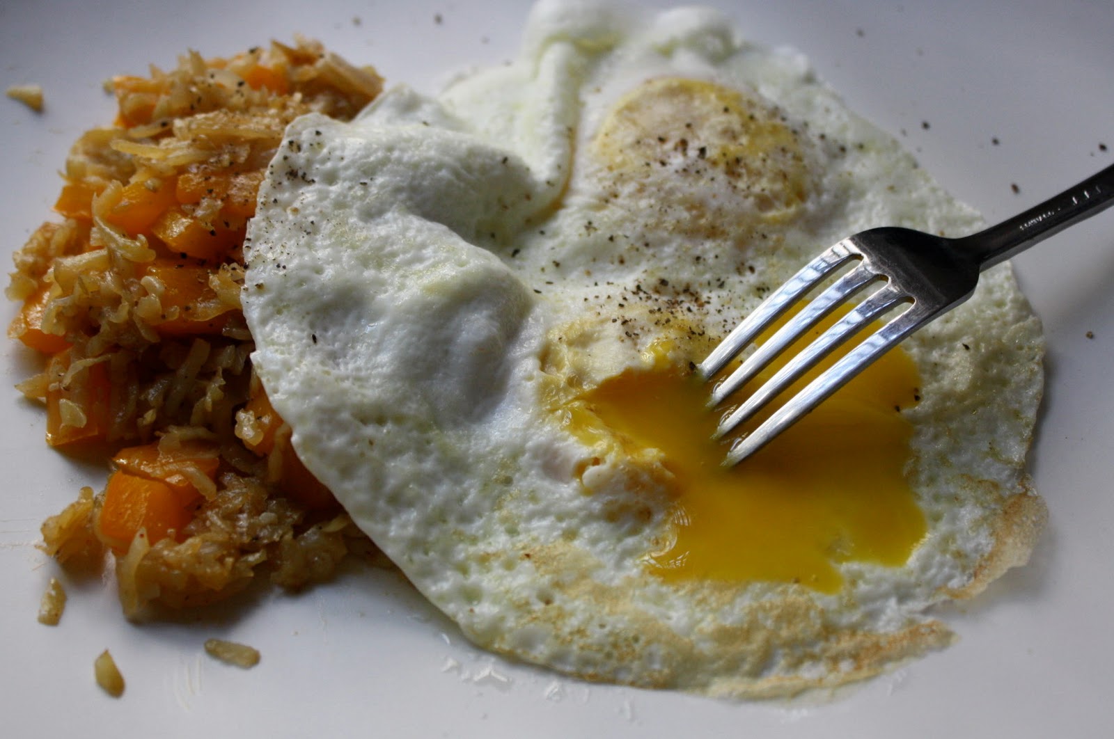 Fried Eggs and Orange Pepper Hash The Carnivore and the Vegetarian