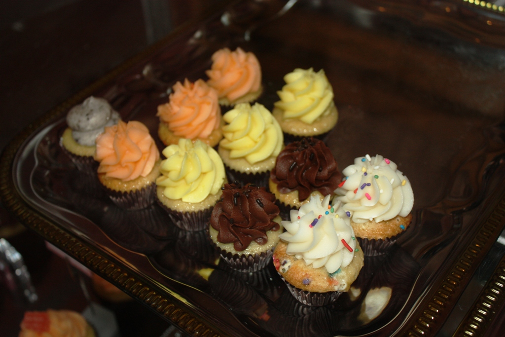 One street... Two cupcake shops! Snohomish, WA