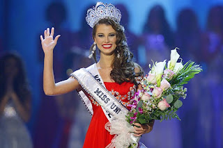 Miss Venezuela Stefanía Fernández is Miss Universe 2009