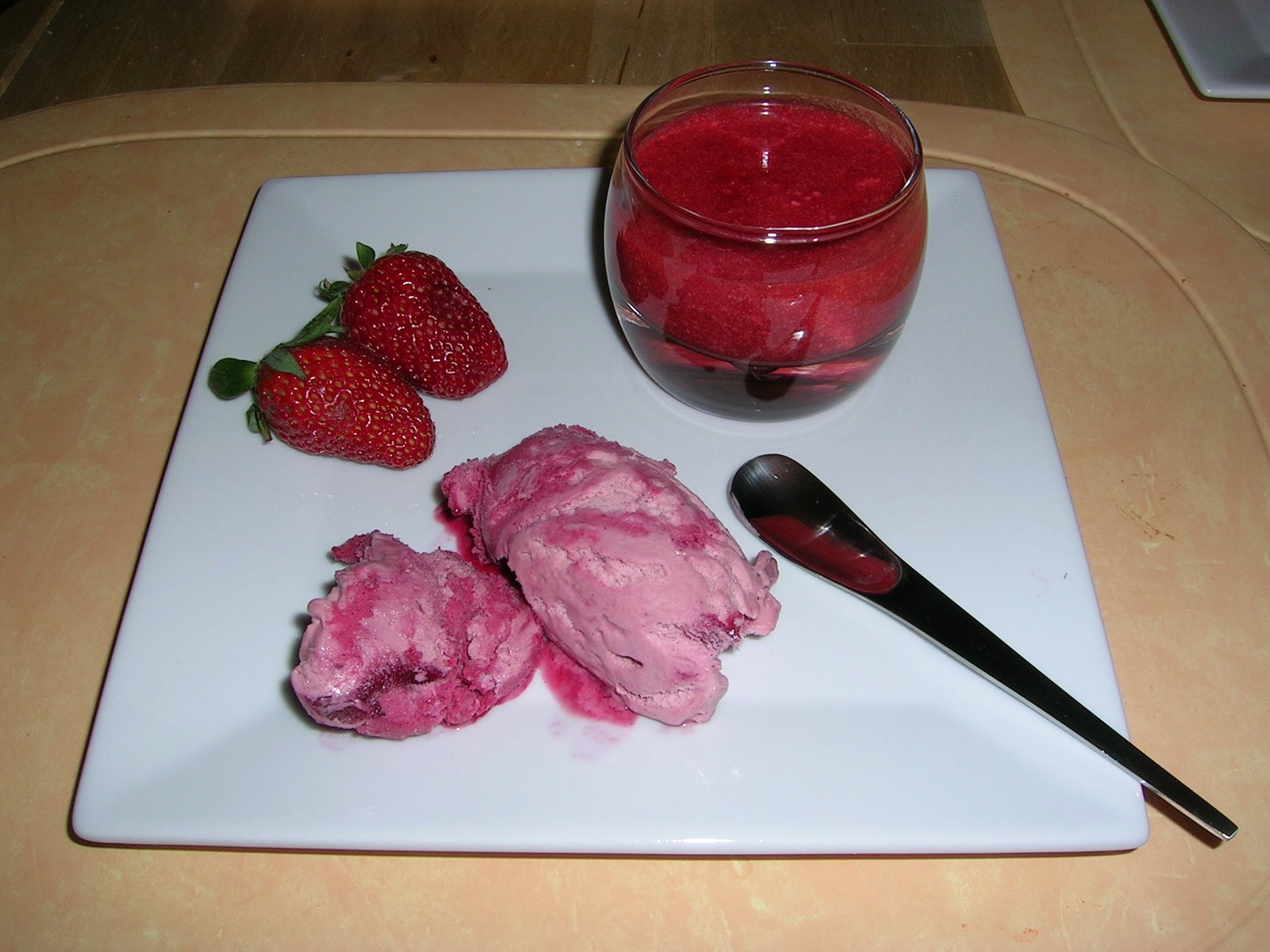 [trio+de+fraises.jpg]