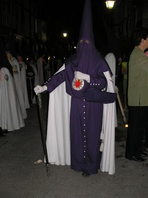 Blog de Torreblanca Cofrade: Nazarenos de morado y blanco