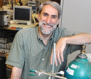 [daniel+nocera+scientist.bmp]