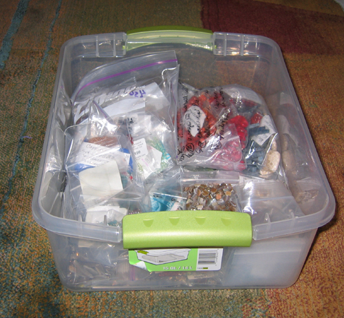 [tub+w+baggies+of+jewelry-end,+web+sz.jpg]