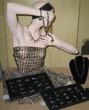 [phinney+fair-+monique+w+display+trays.jpg]