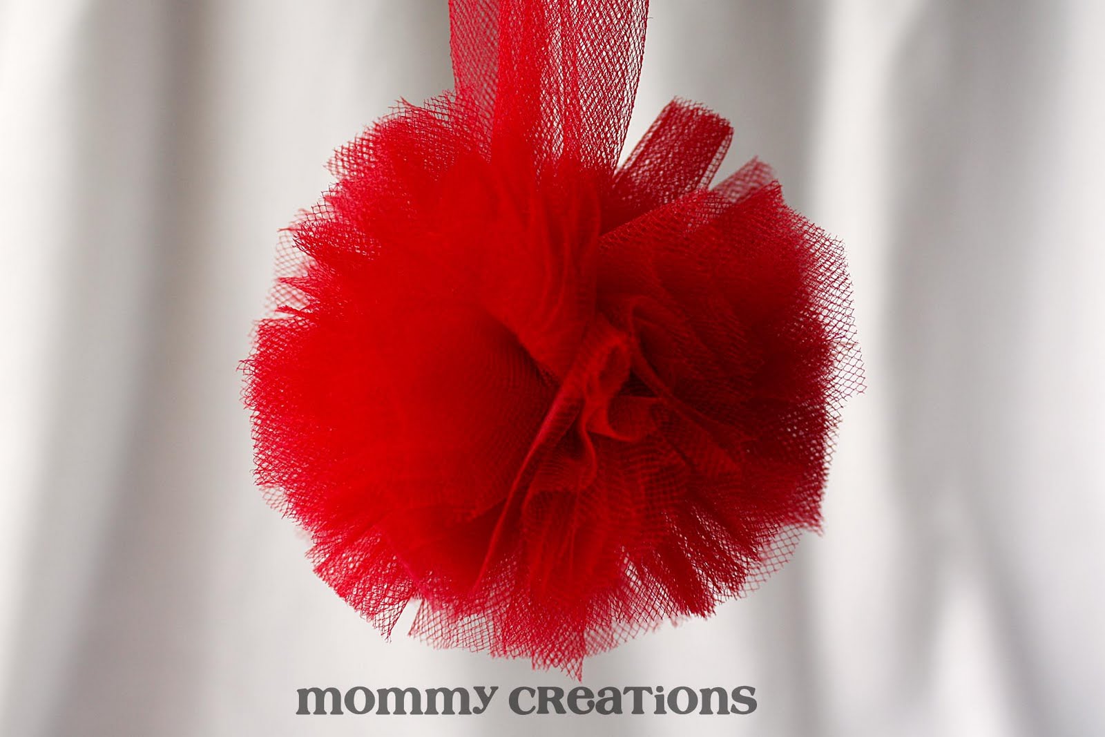 {Mommy} Creations Tulle Pom pom BallsTutoial