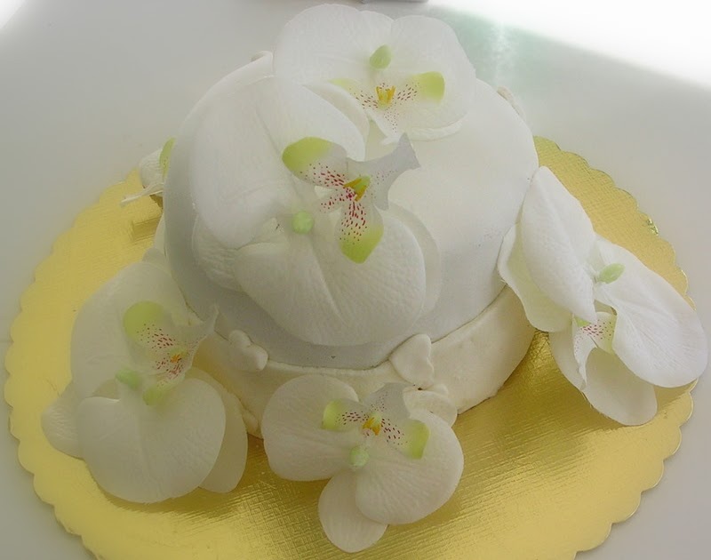 KURABİYE ADAM PASTA TASARIM ATÖLYESİ Beyaz Orkide Pasta