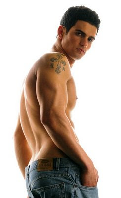 Alfonso Herrera Hot
