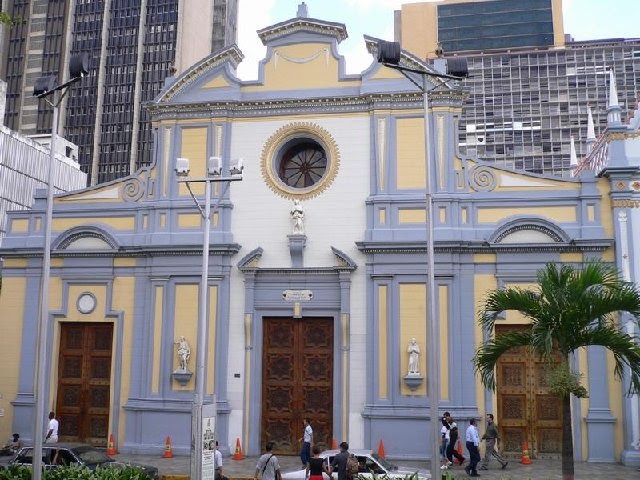 RE/MAX Alcanzatuinmueble: Iglesia de San Fransisco en Caracas-Venezuela.