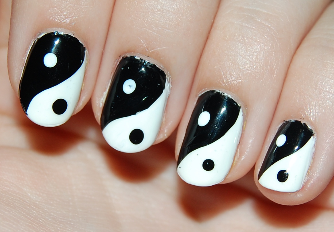 Yin Yang Nails! Hey Everyone! So here's a design I did last night and I've