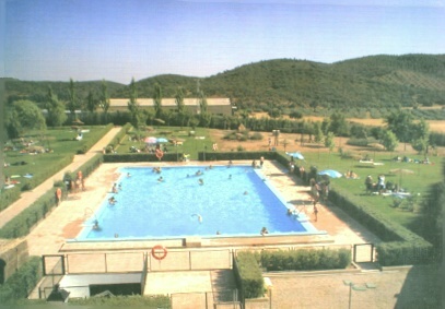 [piscina+municipal+aldeaquemada.JPG]