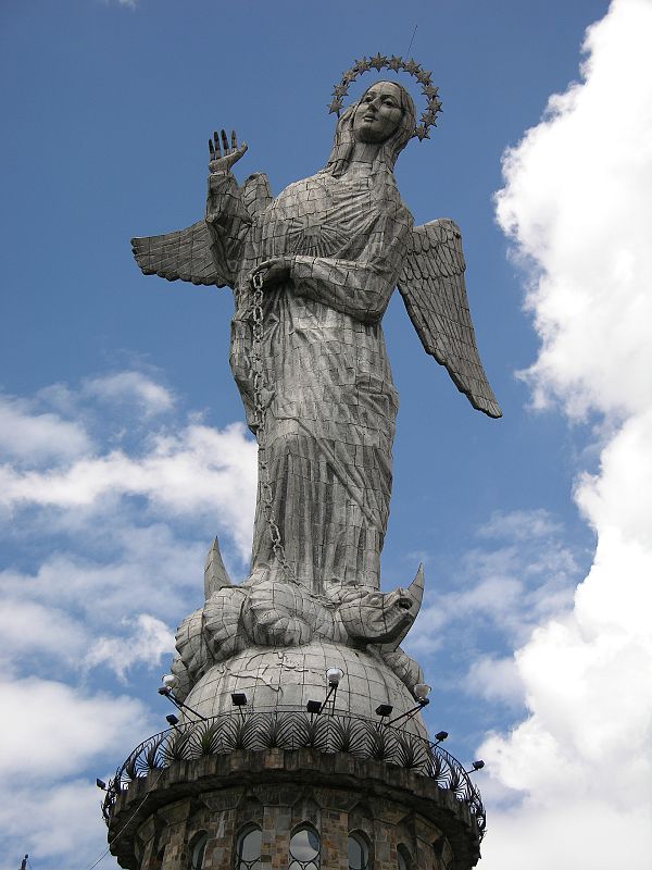 Del toro al infinito LA VIRGEN DE QUITO