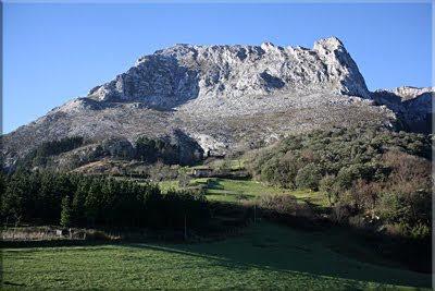 Cara NE de Anboto visto desde Arrazola