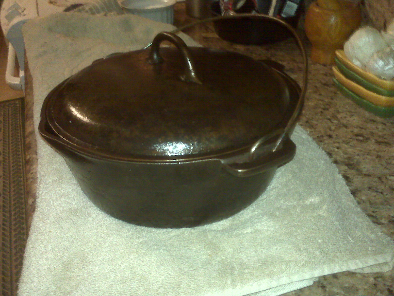 Vintage 1920s 1930s No. 14 Cast Iron Chuckwagon Dutch Oven Cook Pot 3  Trivet Feet, Coal Lid and Bail Handle Seasoned & Functional 