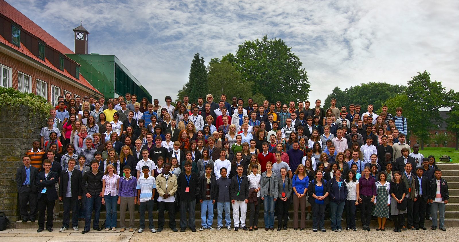 [class+of+2011+with+sky.jpg]