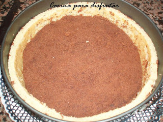 receta PASTEL DECORADO DE ARABESCOS DE MOUSE DE NUTELLA CON NATILLAS