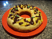 Rosca De Pascuas. Rosca dulce con crema pastelera, chocolate y confites de . rosca pascua 
