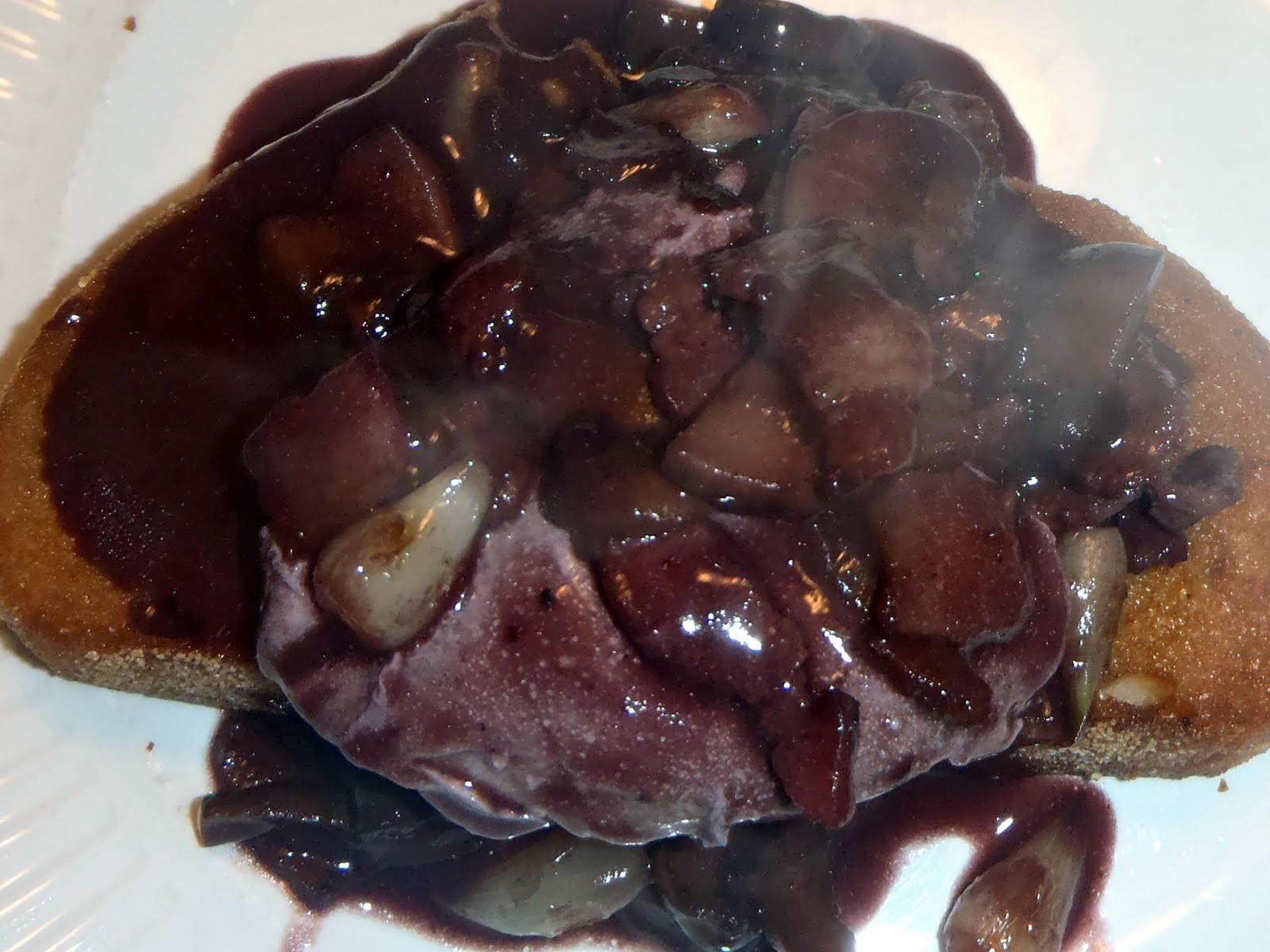 butter me up oeufs en meurette (poached eggs in red wine sauce)