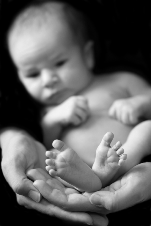 [baby+feet+bw+1+jpeg.jpg]