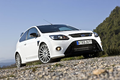 2009_Ford-Focus-RS-White_01.jpg